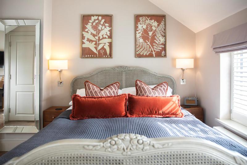 King Room image 3