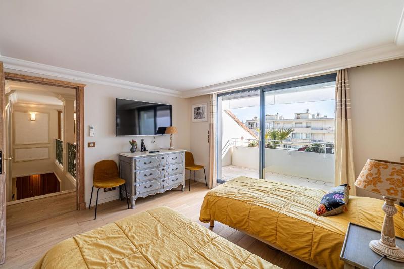 REF 823 - Cannes Center - Duplex apartment for rent - image 9