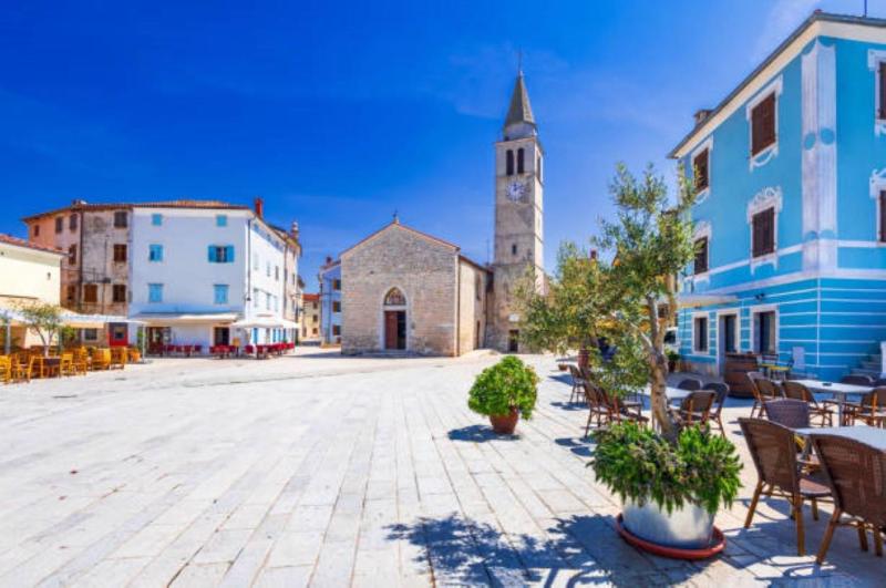 Comfortable stay in Faana with outdoor space - image 22