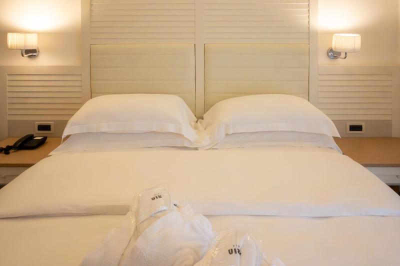 Superior Double or Twin Room with Sea View image 4