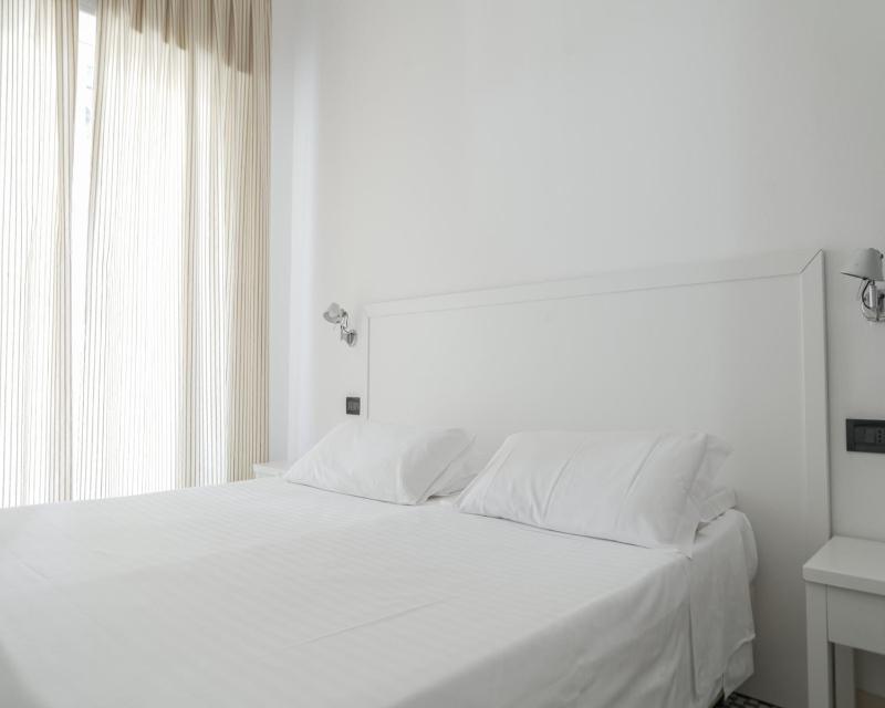 Standard Double Room image 1