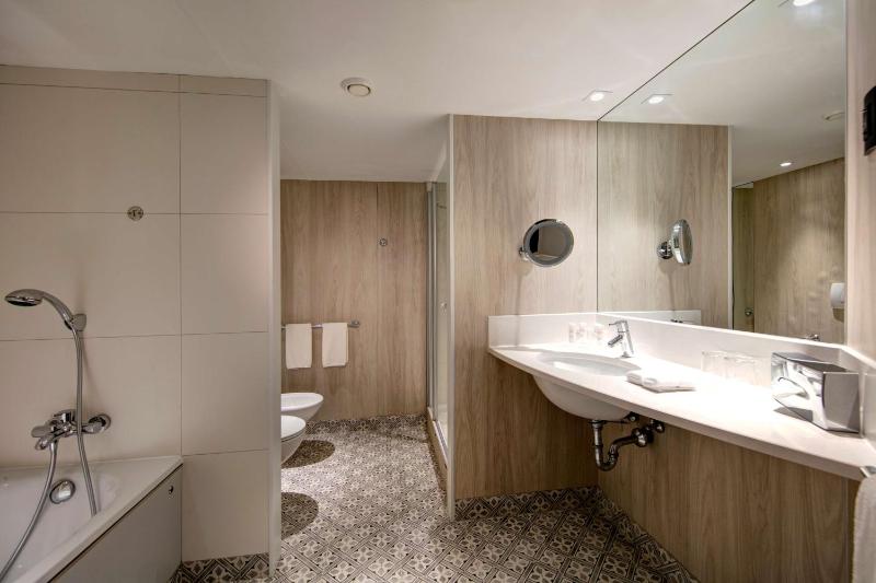 Junior Suite with Mountain View and Terrace image 4