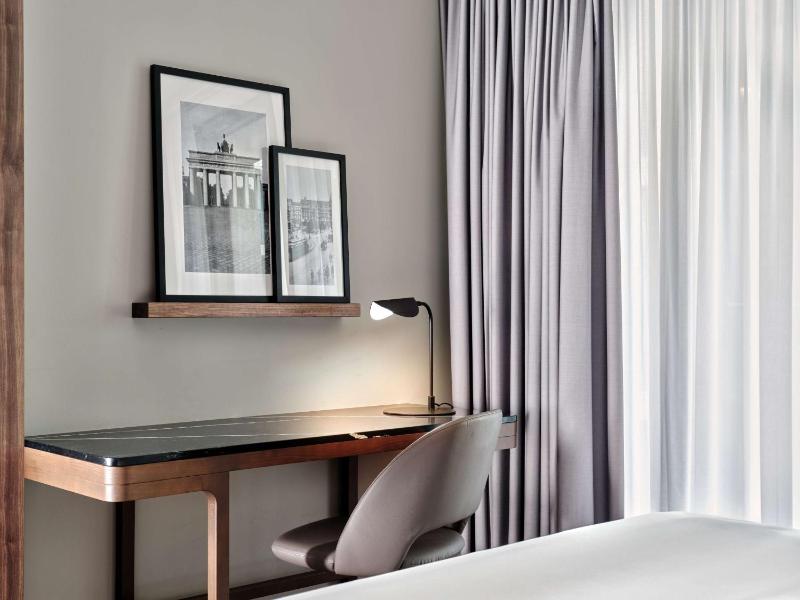 Collection Premium with Cathedral View image 3