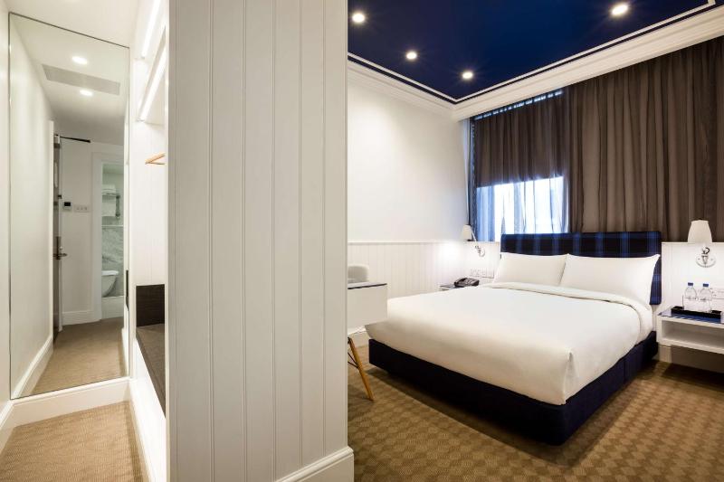 Standard Double/Twin Room image 3