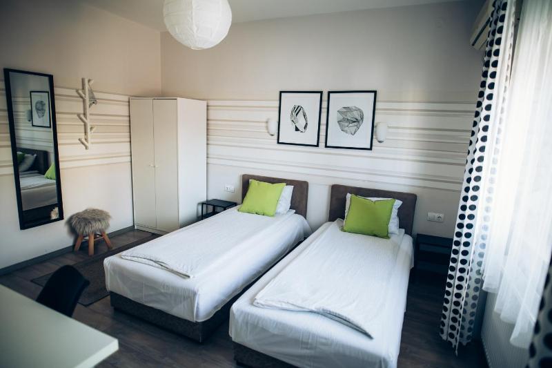 Double Room image 3