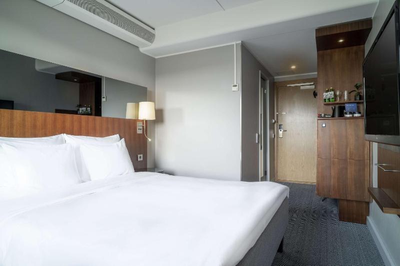 Standard Room image 4
