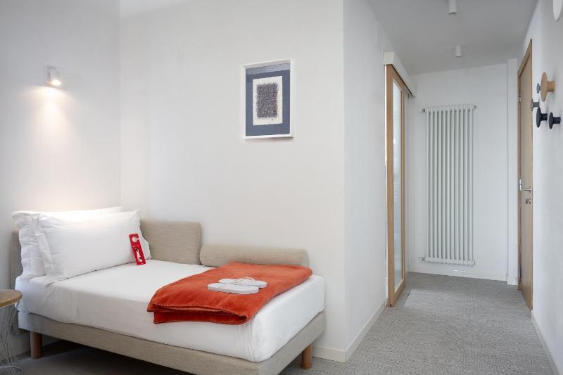Triple Room with Sea View image 3