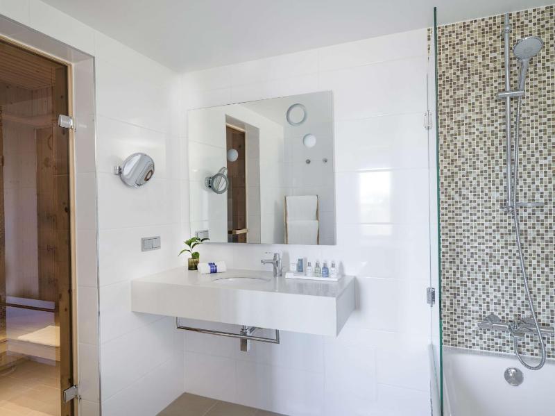 Suite with Sauna image 4