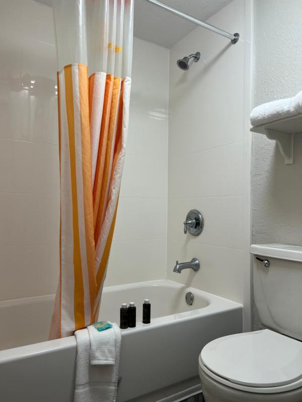 King Room - Non Smoking image 2