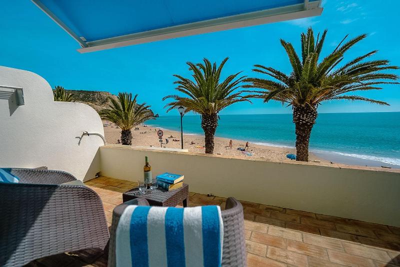 Studio Apartment Sea Front image 1