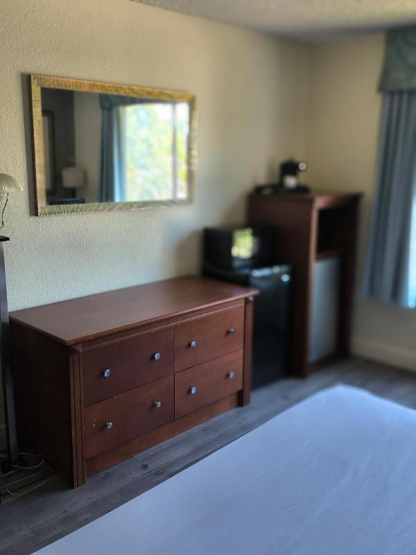 King Room - Pet Friendly/Non-Smoking image 3