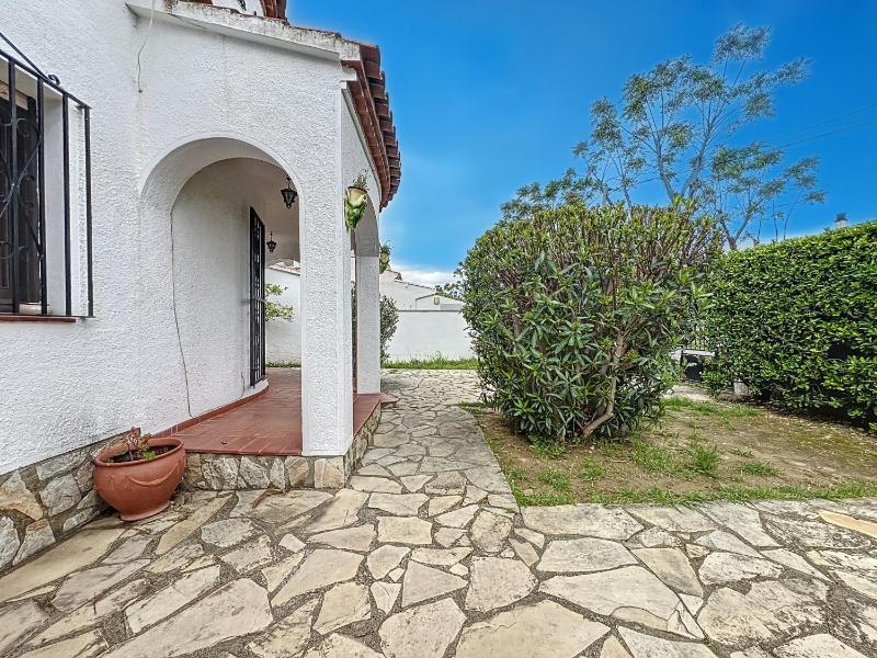 Requesens - image 7