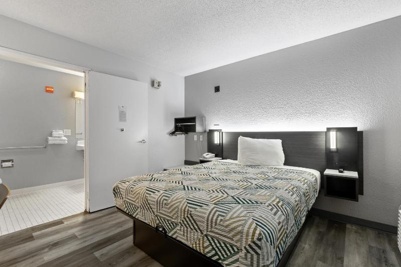 Double Room - Disability Access image 4