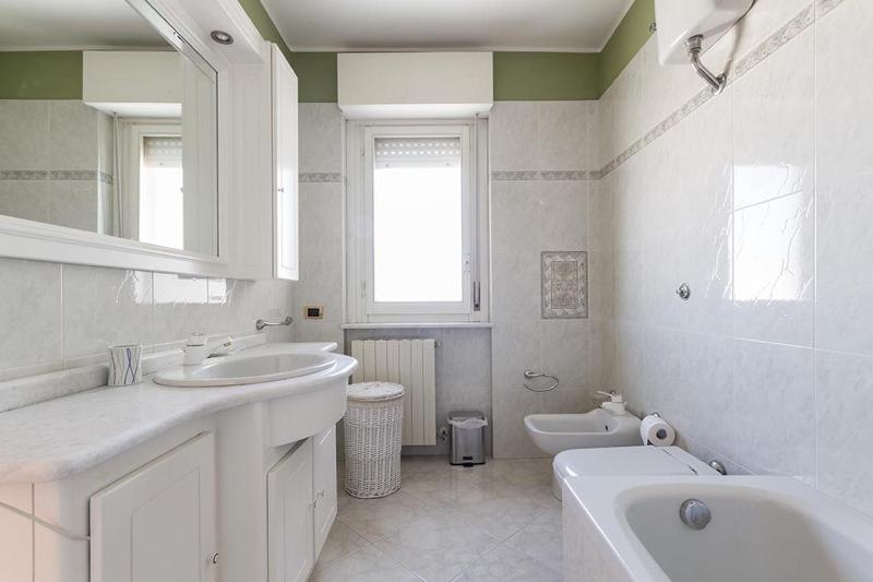 Double Room with Private Bathroom image 2