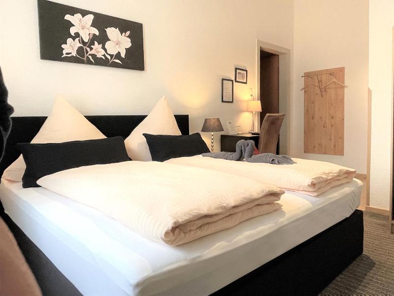 Double Room with Private Bathroom image 3