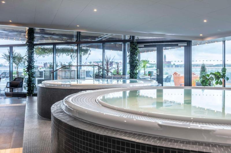Radisson Blu Riverside Hotel - image 1