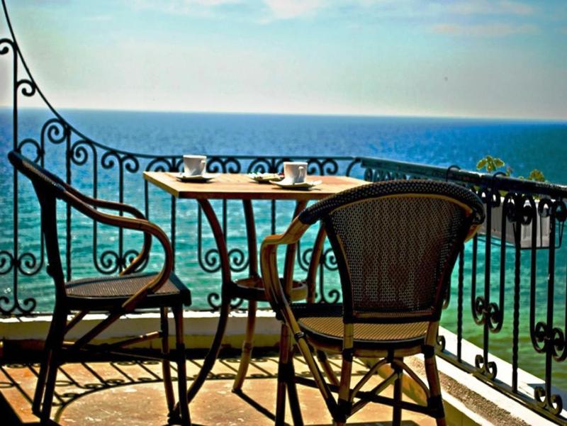 King Room with Balcony image 3