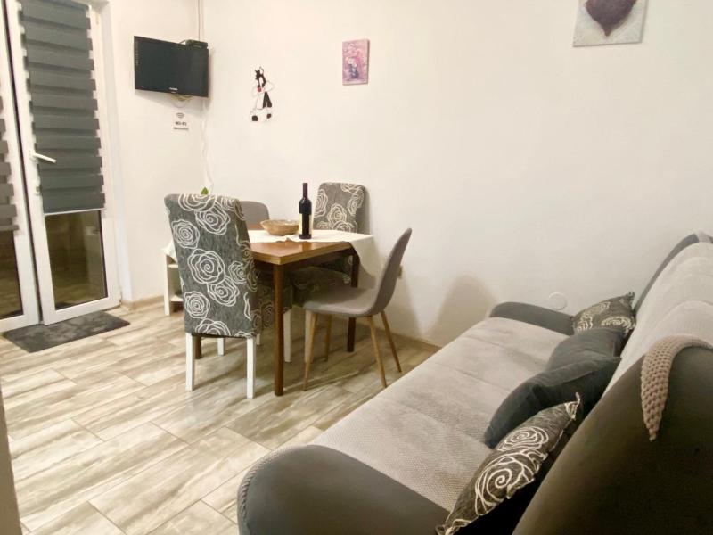 One-Bedroom Apartment (2 Adults) image 3