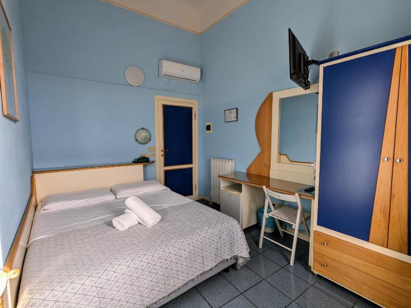 Single Room image 3