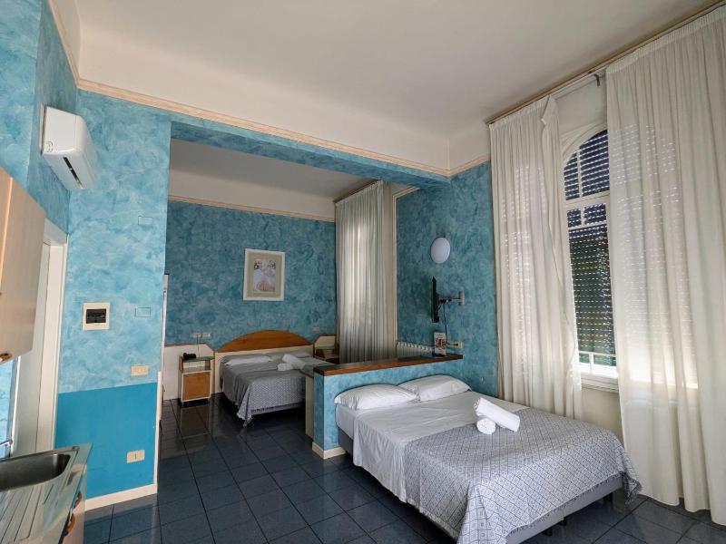 Quadruple Room image 3