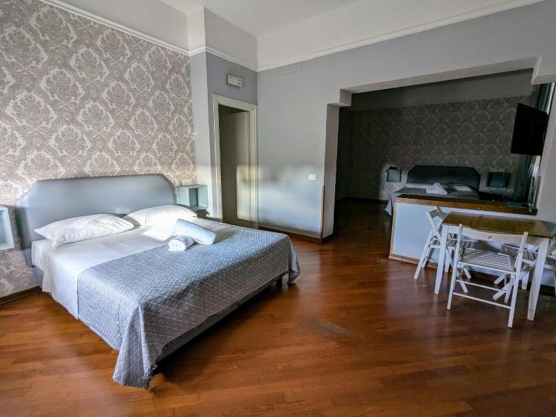 Quadruple Room image 2