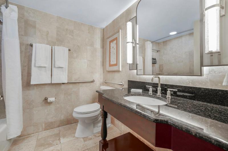 Standard King Room image 1