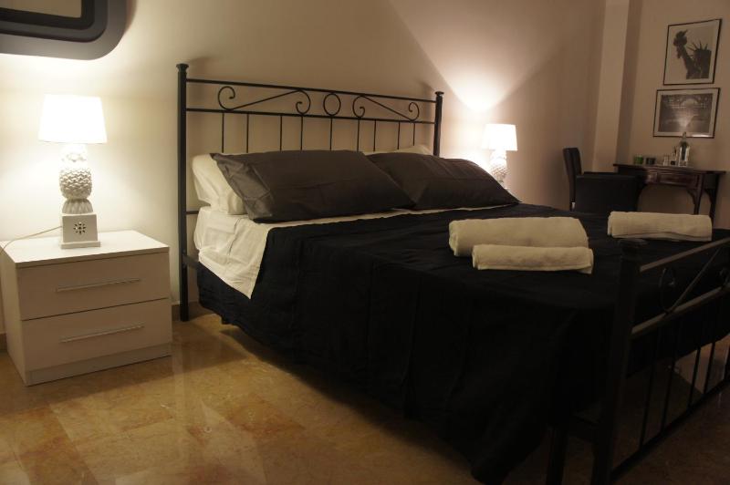 Deluxe Room image 3