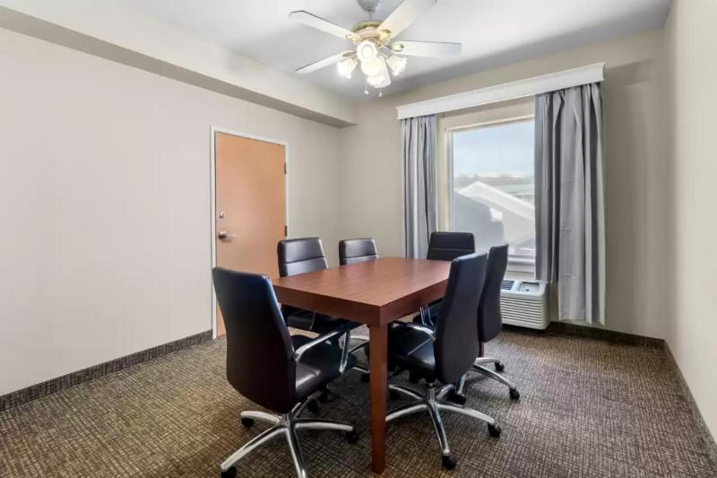 King Suite - Non-Smoking image 2