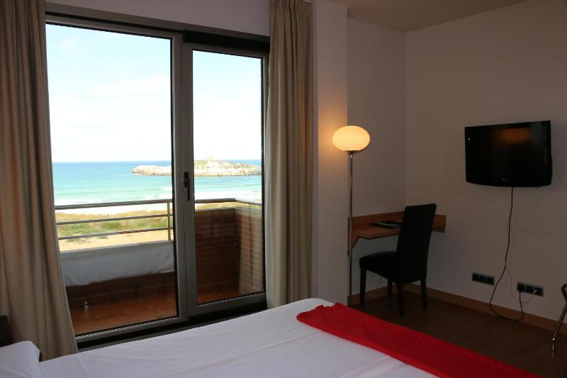 Superior Twin Room with Sea View image 2