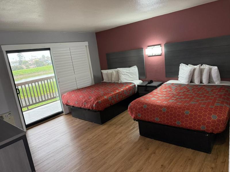 Standard Queen Room with Two Queen Beds image 3