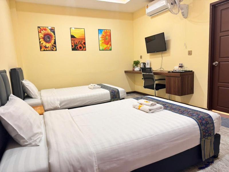 Twin Room image 2