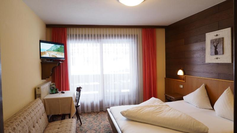 Double Room image 3