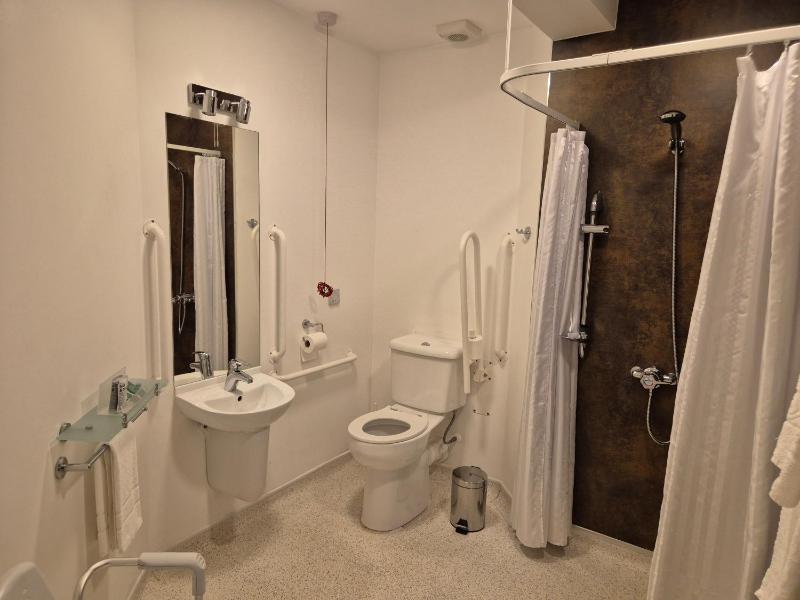 Double or Twin Room with Disability Access image 3