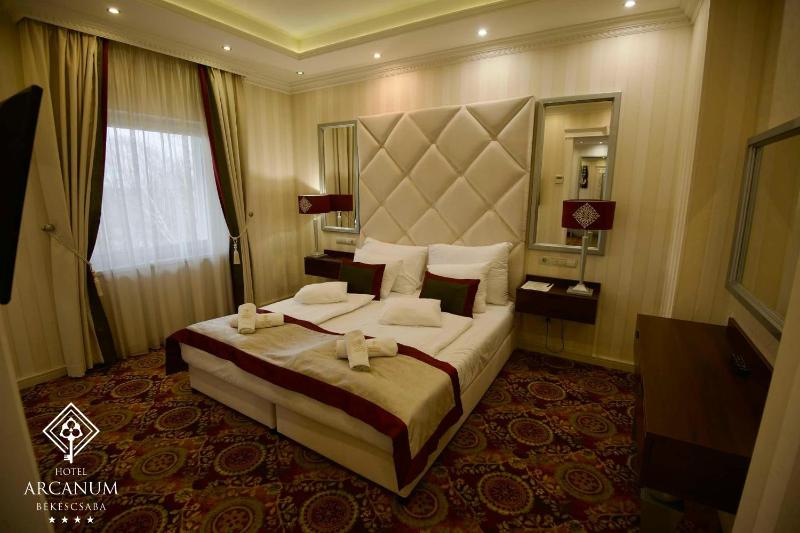 King Suite with Spa Bath image 1