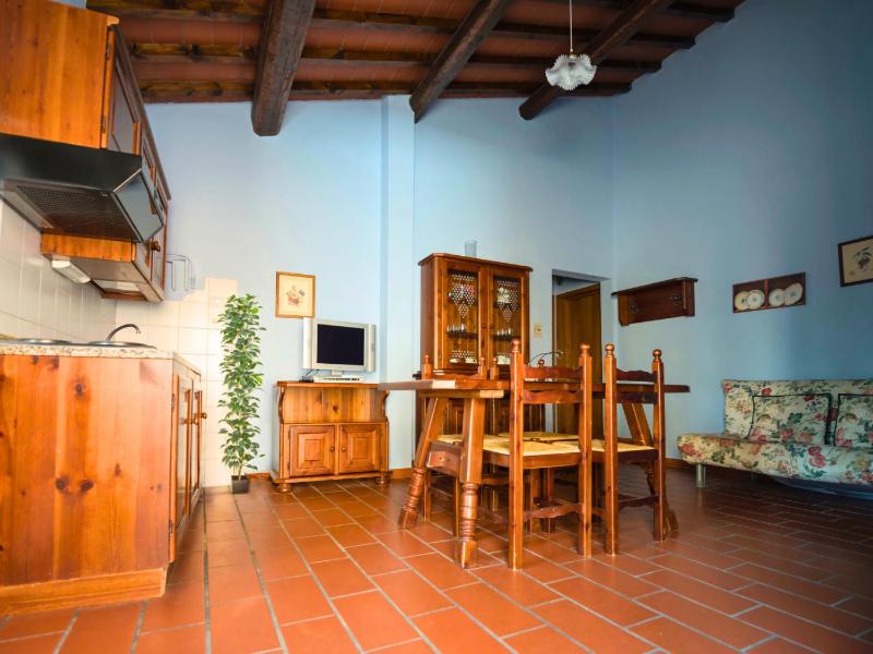 One-Bedroom Standard Apartment image 3