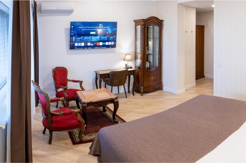 Suite with Spa Access image 3