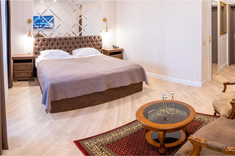 Suite with Spa Access image 4