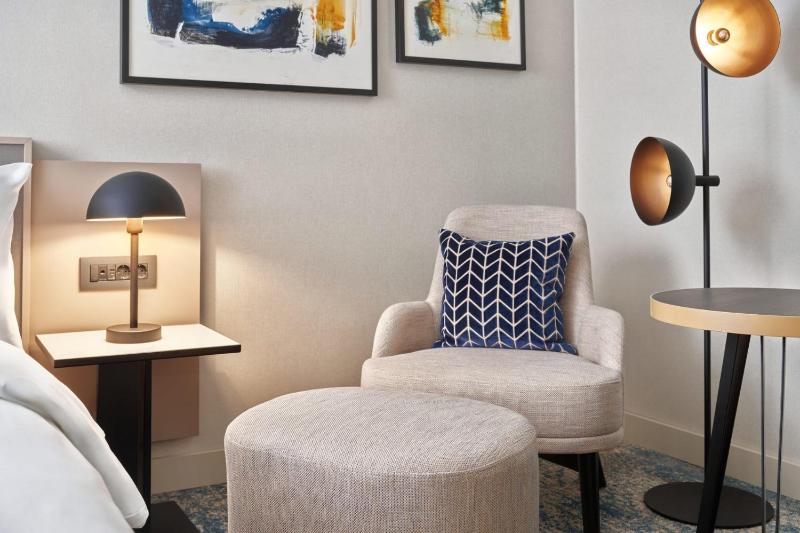 Family Room image 4