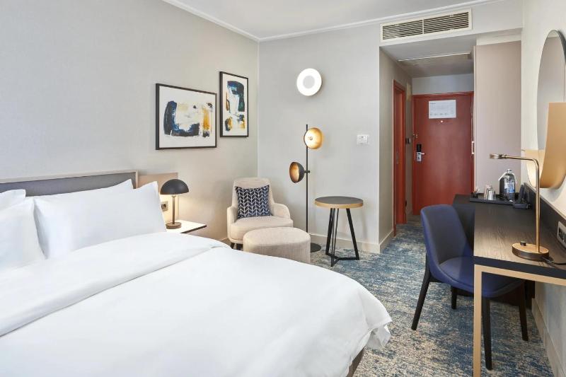 Classic Double or Twin Room image 4
