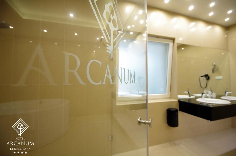 King Suite with Spa Bath image 2