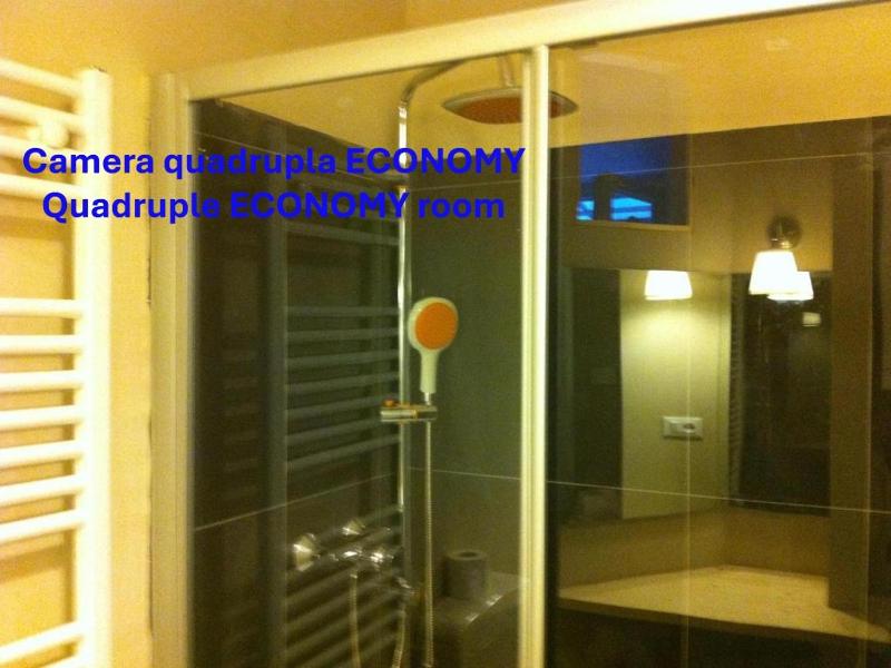 Economy Quadruple Room image 1