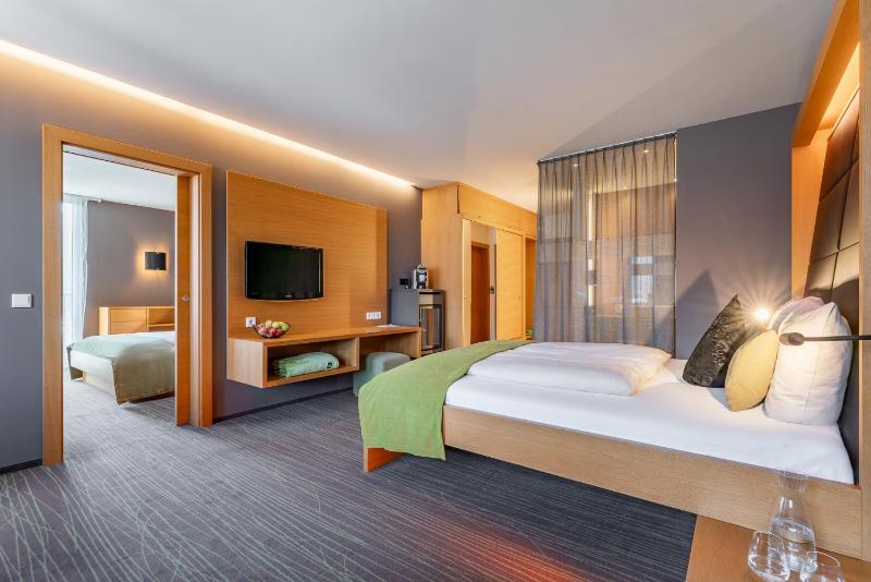 Double Room with Mountain View image 4