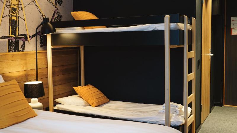 Standard Quadruple Room image 3