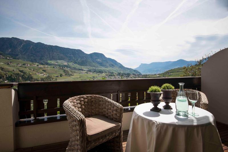 Double Room with Balcony image 4