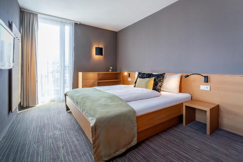 Double Room with Mountain View image 3