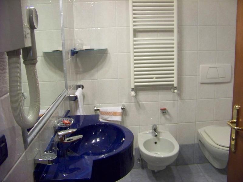 Double or Twin Room image 3