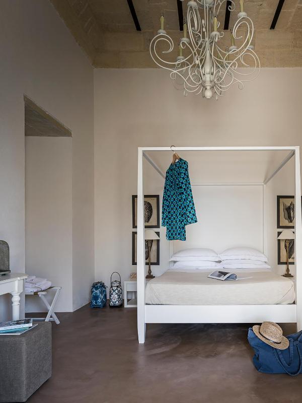 Double Room image 3