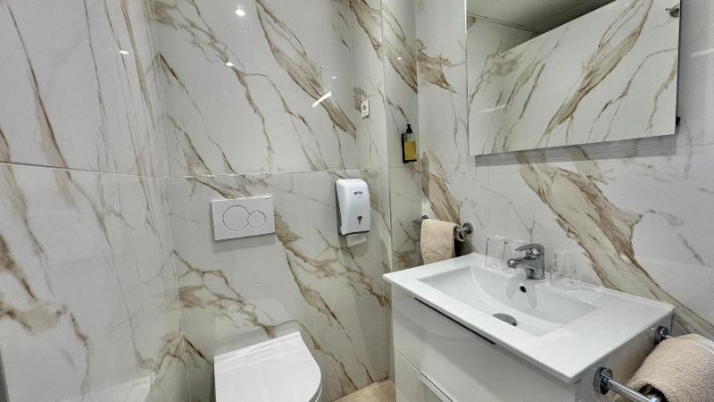 Triple Room ( 1 Double Bed with 1 Single Bed) image 3