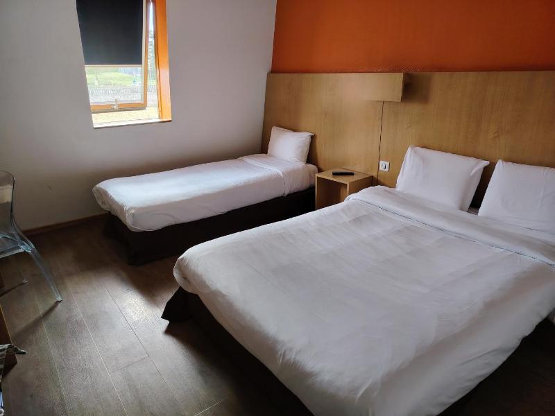 Standard Triple Room image 1