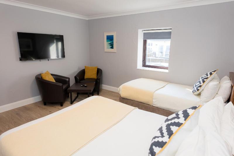 Twin Room image 1